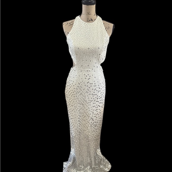 Elegant White Evening Gown - Picture 1 of 5